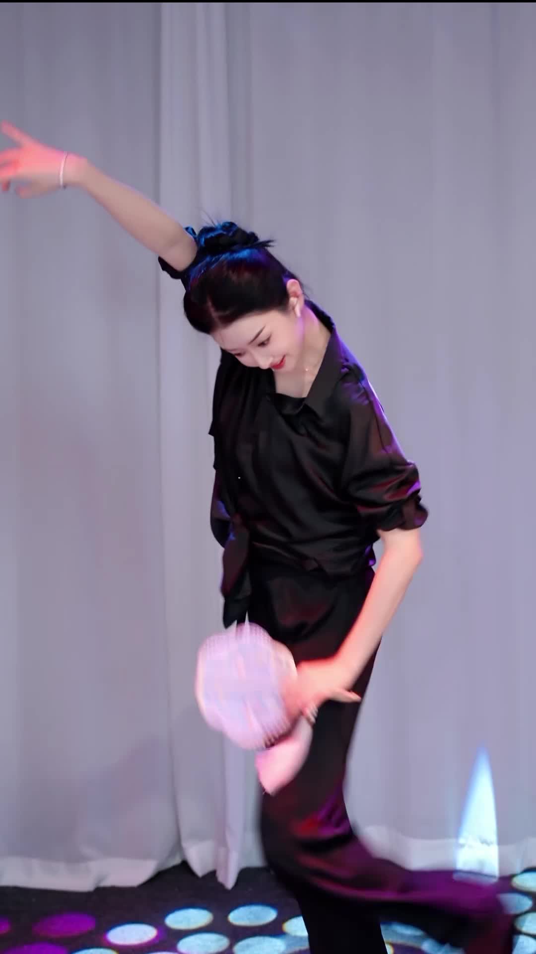 #中国舞_莹莹 #抖音 #舞蹈 #中国舞 @ikan_live 2025-03-13