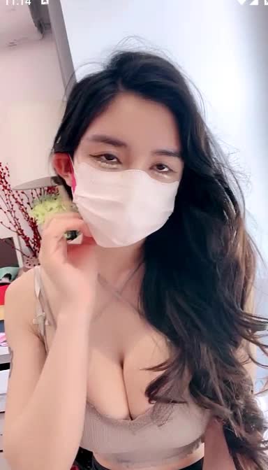 #小妲己 #户外小妖精超美御姐野外车里跳蛋~自慰潮喷流浆