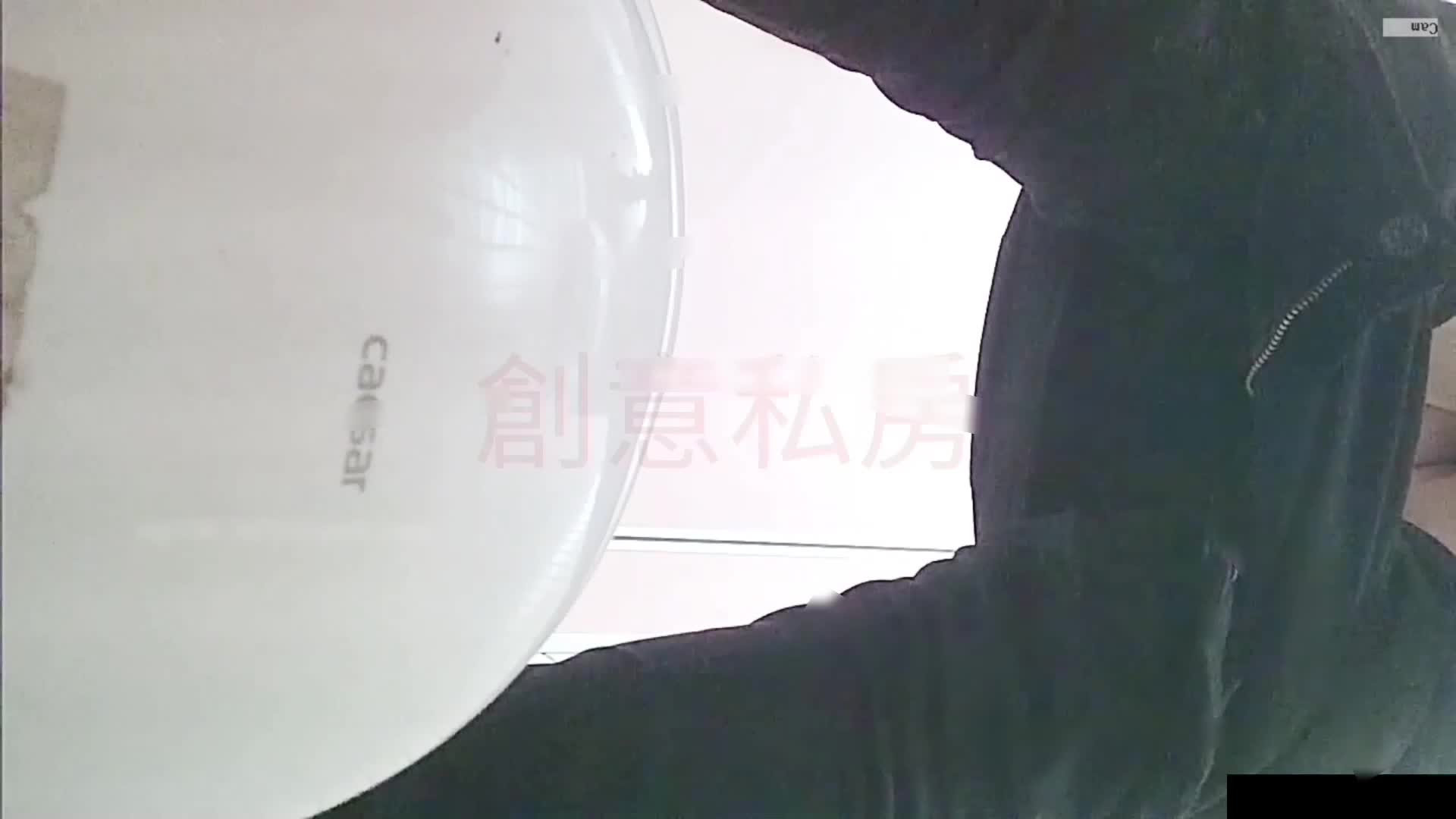 台湾大神潜入新北高中女厕 全景偷拍多位漂亮学妹各种极品美鲍鱼