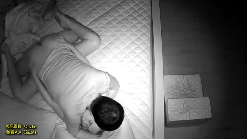 B591 【家庭攝像頭破解】上帝視角偷窺小夫妻啪啪 妹子很漂亮也很能叫