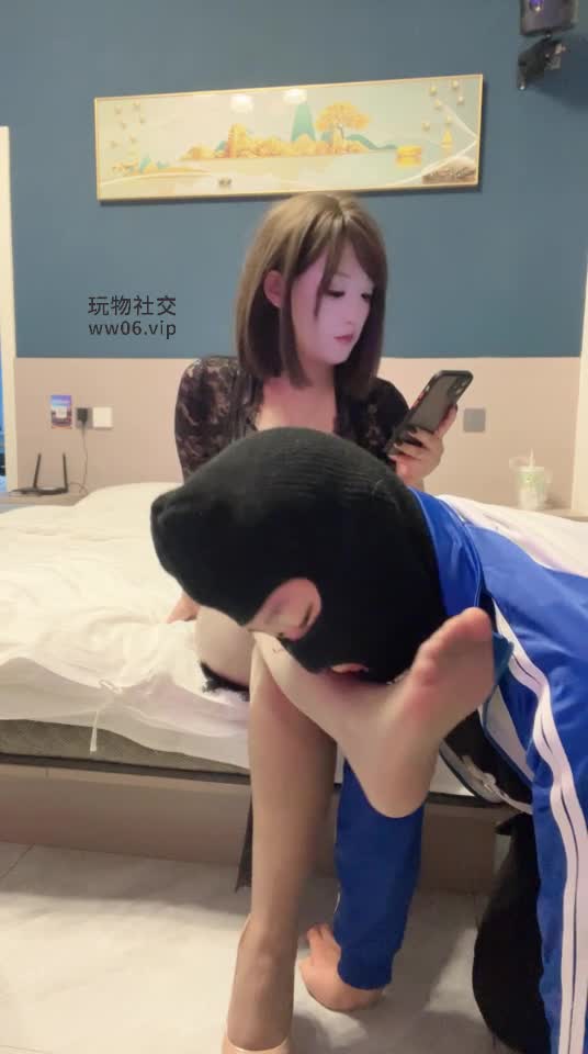 @AIUTJ:榨干小奶狗上集勾引男大奶狗含羞带骚鸡巴一碰就硬激情舌吻舔脚榨精