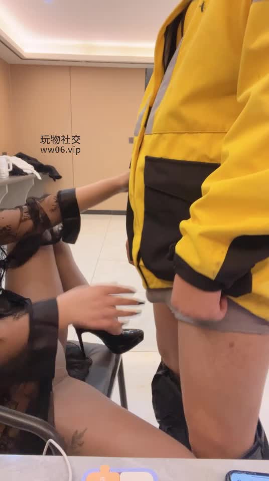 @AIUTJ：约外卖小哥外卖小哥好久不见一见面就发骚69口爆双高潮丝袜暴徒胯下之辱