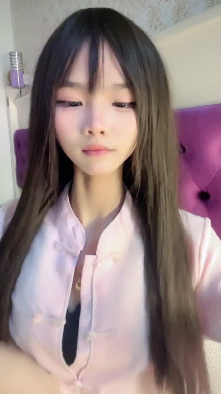 骨感骚萝莉！【小小木马】第二弹，嫩奶骚逼全裸大尺度秀
