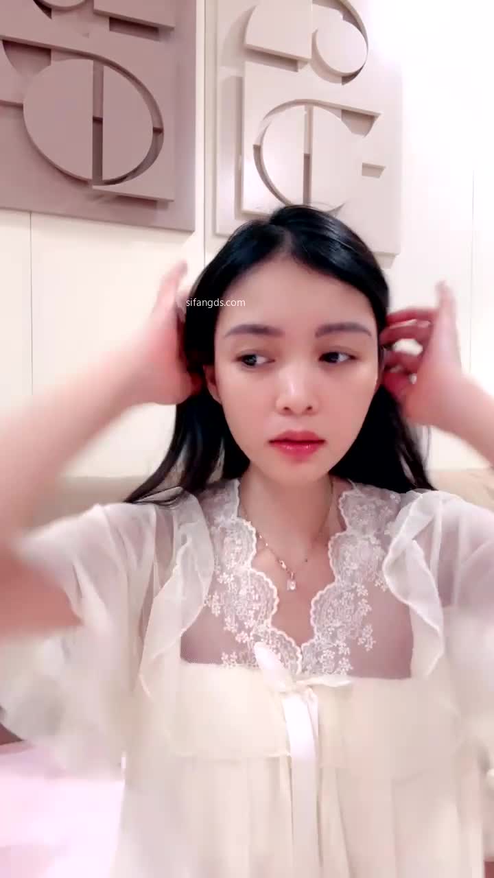 小豆豆】顶级美乳~狂抠双道具猛插~疯狂喷水流白浆