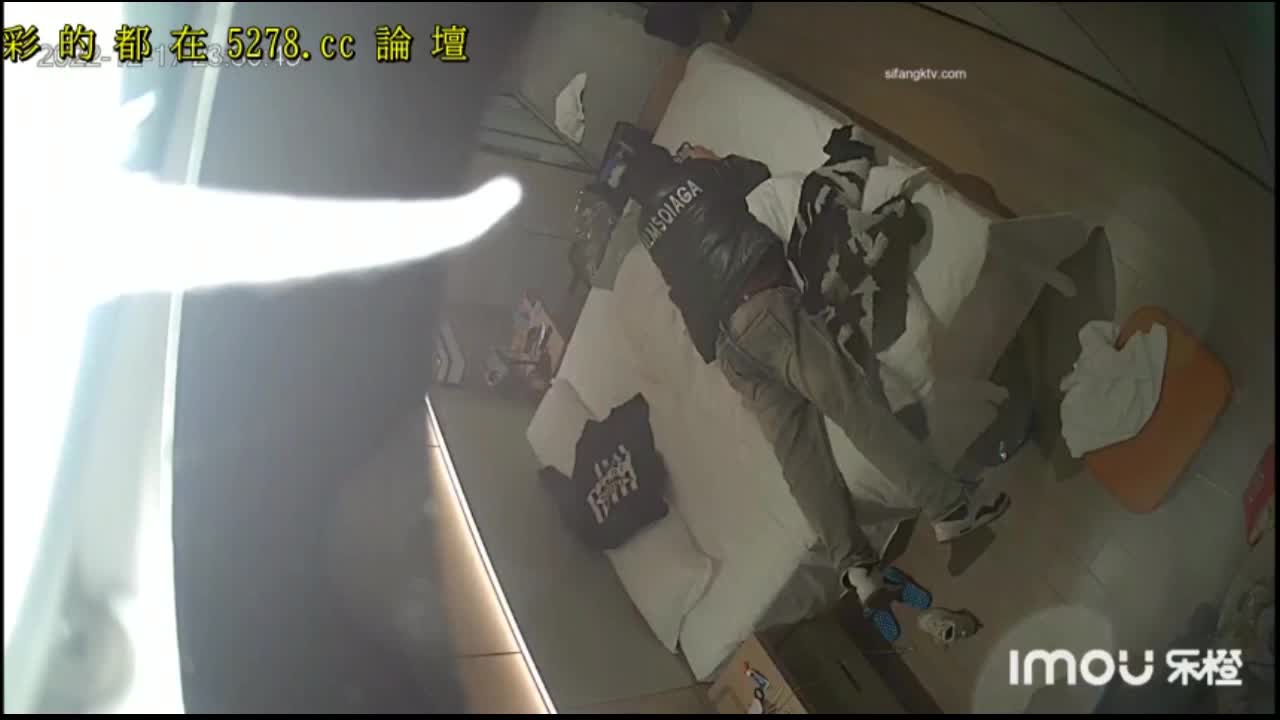 B2875 2022-12-18 流出酒店偷拍新台速递 大学生情侣夜激情轮流上位啪啪