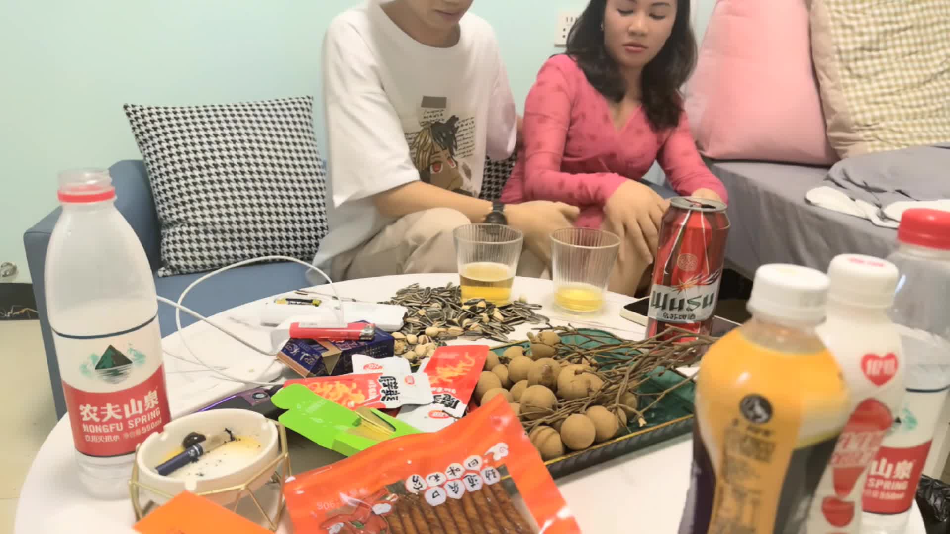 #探花 约操良家人妻少妇，偷偷出来约炮，搞的我内裤多湿了，拉到床上操，紧致骚穴，呻吟连连点赞更多精彩内容