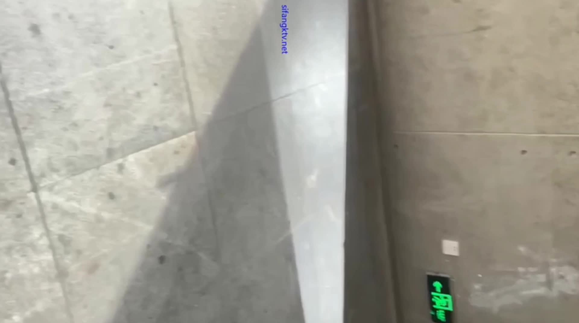 #厕拍补习班女厕全景偷拍几位气质不错的美女老师的嫩穴点赞更多精彩内容