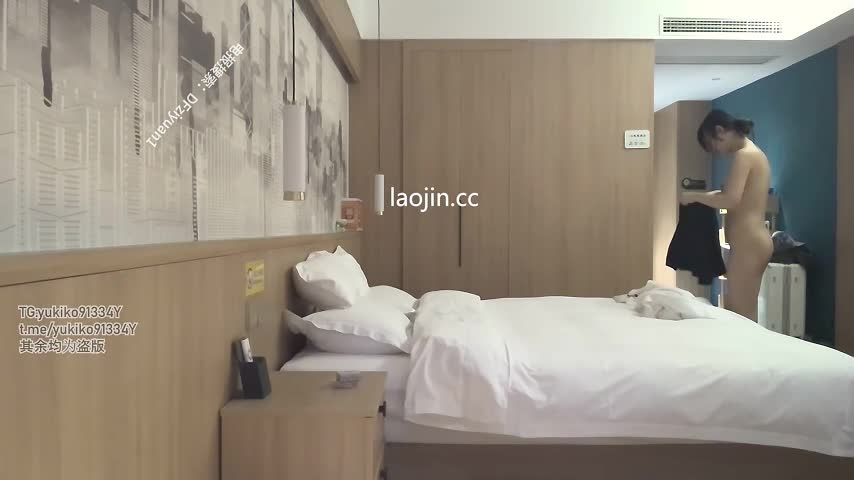 【胖爷的奇妙之旅】，最爱女大学生，来酒店洗完澡换上制服，乖巧听话，后入把妹妹插得乱扭［作者名称］: #胖爷的奇妙之旅［特色标签］: #白丝 #jk