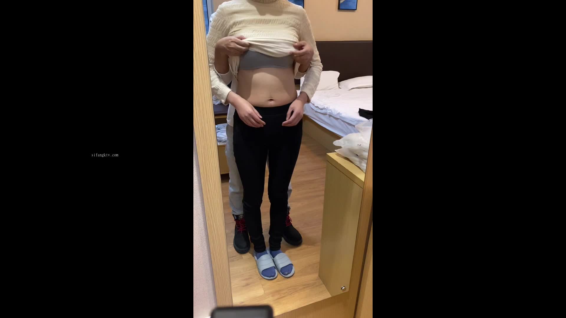 大点声，爽不爽”对话淫荡，哺乳期天然巨乳少妇，自称几年没和老公做爱，饥渴难耐偷情，叫床声销魂
