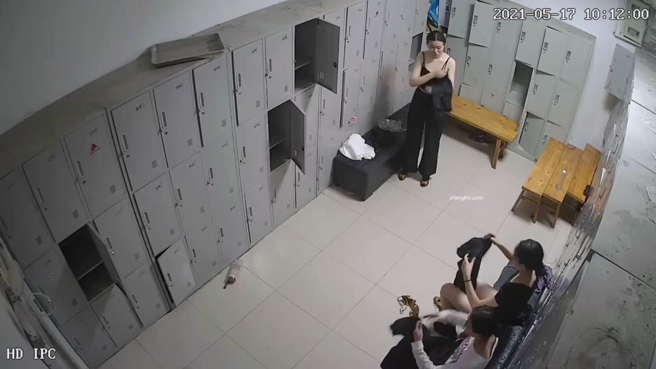 某舞蹈学校女生 #更衣室 暗藏摄像头 #偷拍 #试衣间