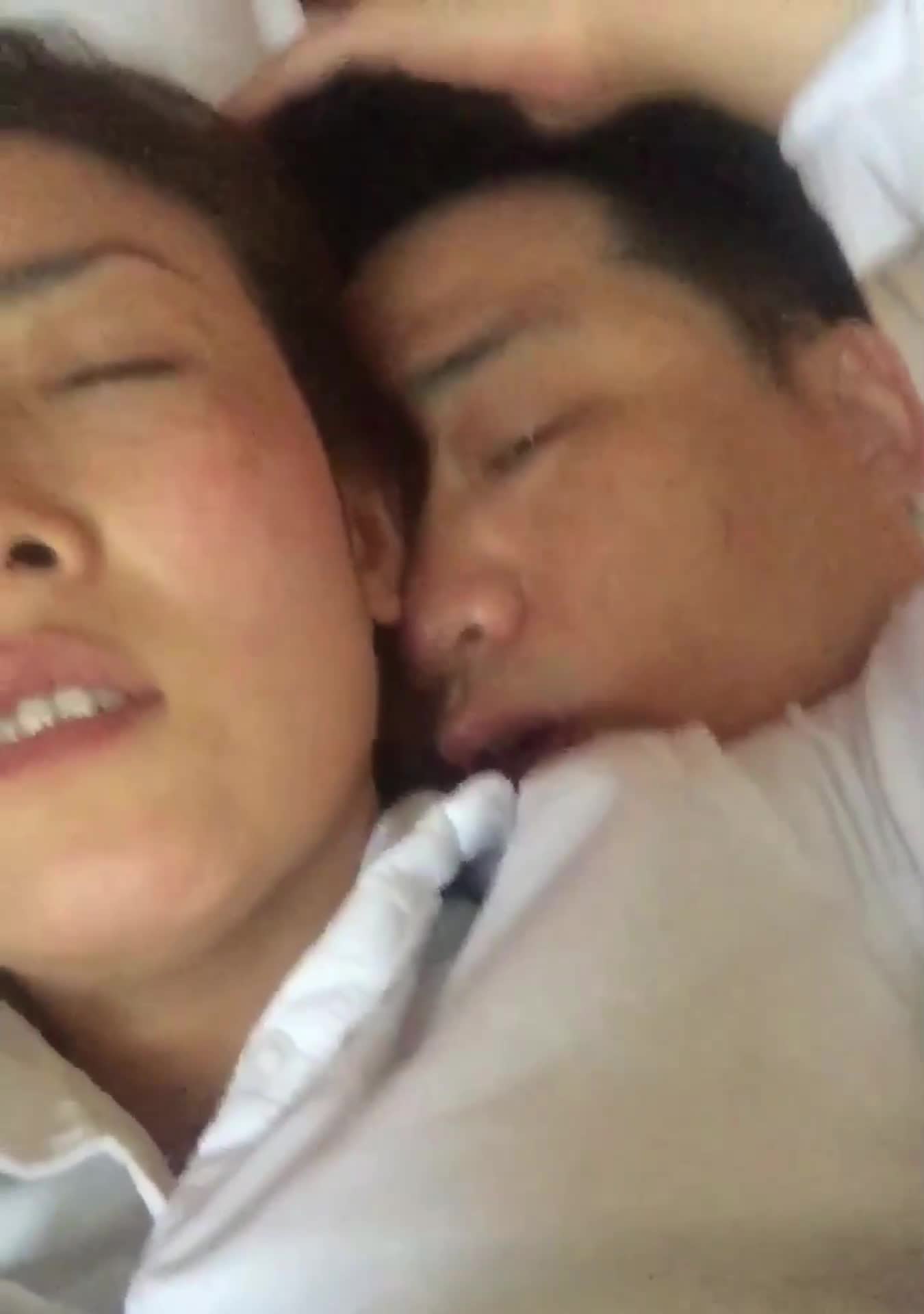 极品少妇女的又欲又骚 激情不断疯狂舔逼