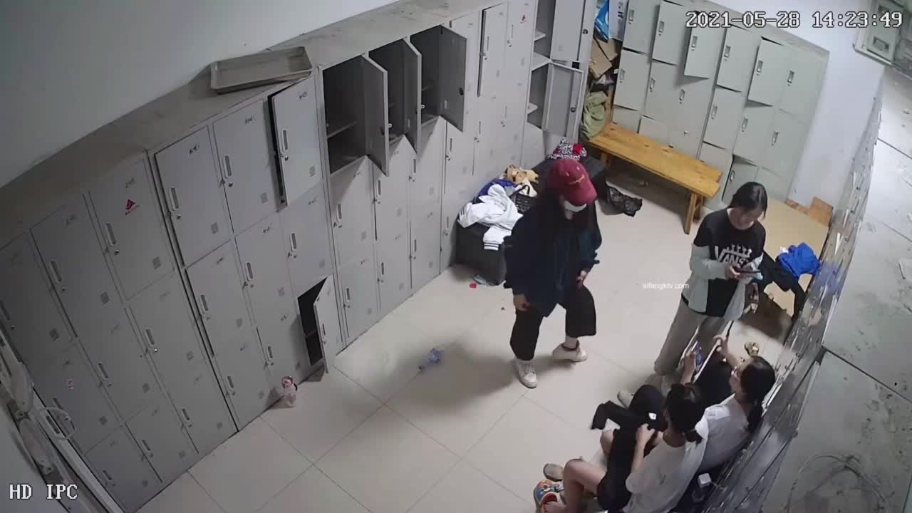 某舞蹈学校女生 #更衣室 暗藏摄像头 #偷拍 #试衣间