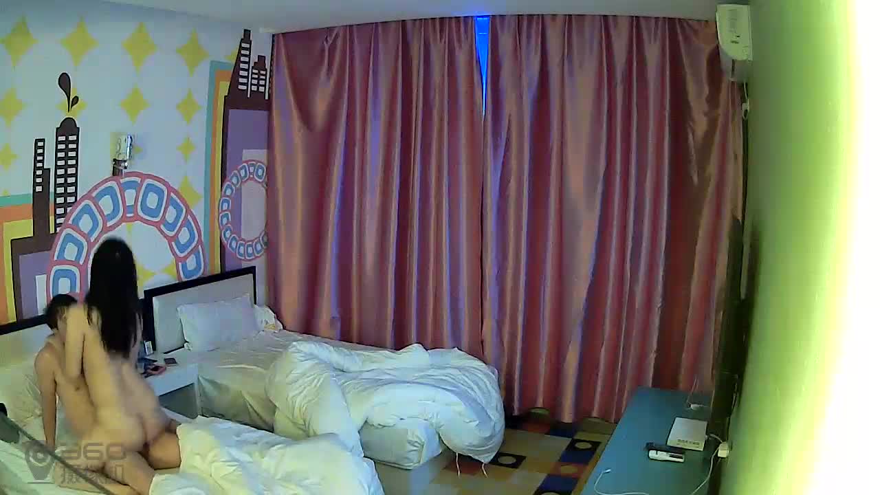 #监控 #摄像头 #偷拍 #做爱 #夫妻 感觉好真实，刺激