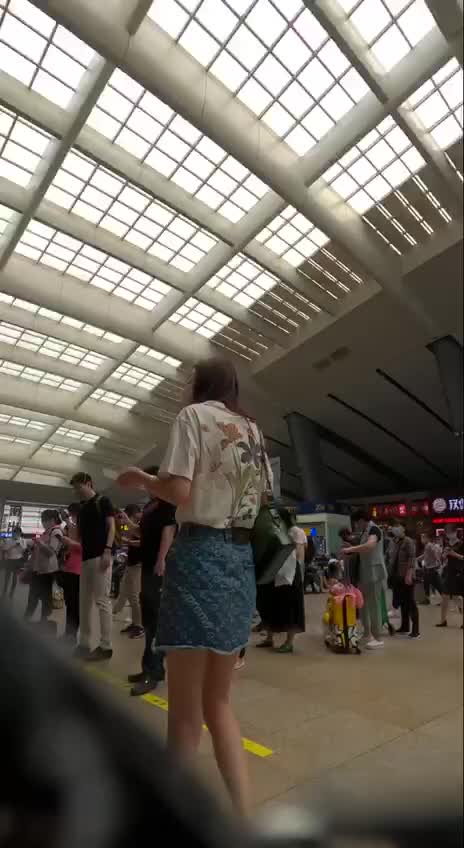 #街拍 #抄底 长腿美女