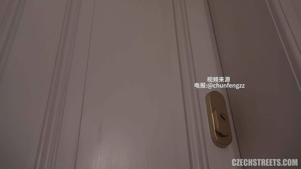 #捷克街头 #加料披萨 #中文字幕这个抖音上面的~他妈的 叼毛是真的恶趣味，上个搭讪系列打飞机精液当果汁，这个系列这叼毛也不是盖的，精液当佐料！！！