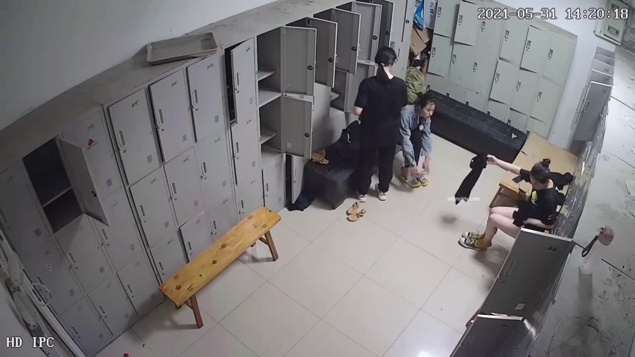 某舞蹈学校女生 #更衣室 暗藏摄像头 #偷拍 #试衣间