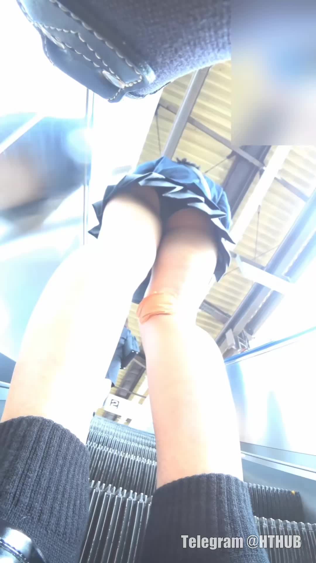 #尾行 #JK 制服女大学生 #抄底