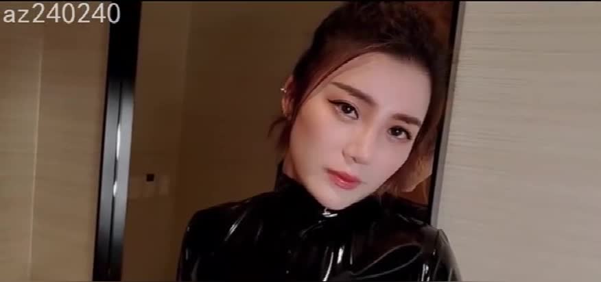 皮衣皮裤高跟鞋 这样的女神你能坚持多久