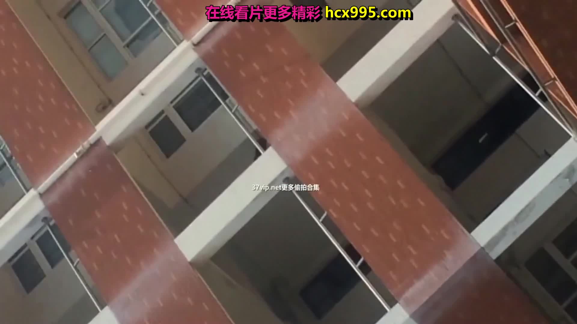#上帝之手 极品 #厕拍 前无古人后无来者偷拍后用手强行摸逼 超近距离 拍摄手法极为大胆 吓得女生哇哇大叫 #动手 #放尿