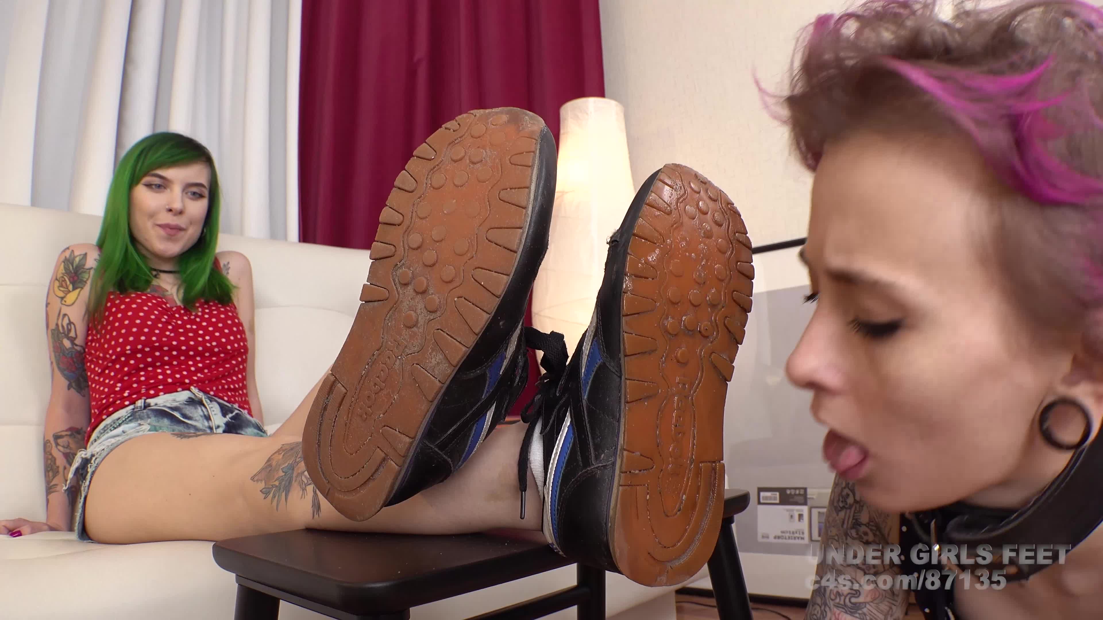 Under Girls Feet - Fun Worship For Young Domme 4K