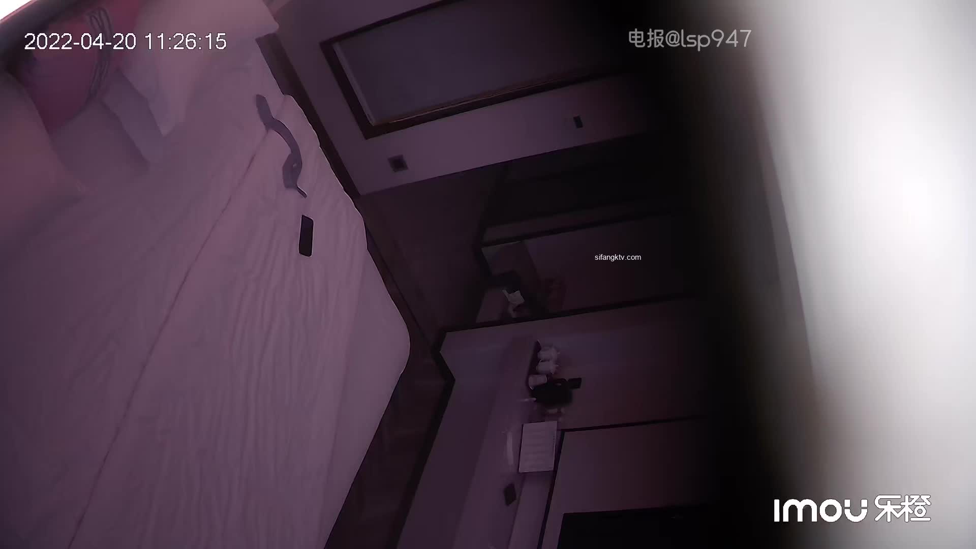 针孔摄像头酒店偷拍 小情侣开房做爱啪啪，极品反差小妹特意换上情趣制服，变成女上司装挑逗男友连续干4炮，呻吟声听硬了 不停喊老公好爽啊！对白有趣 #酒店偷拍
