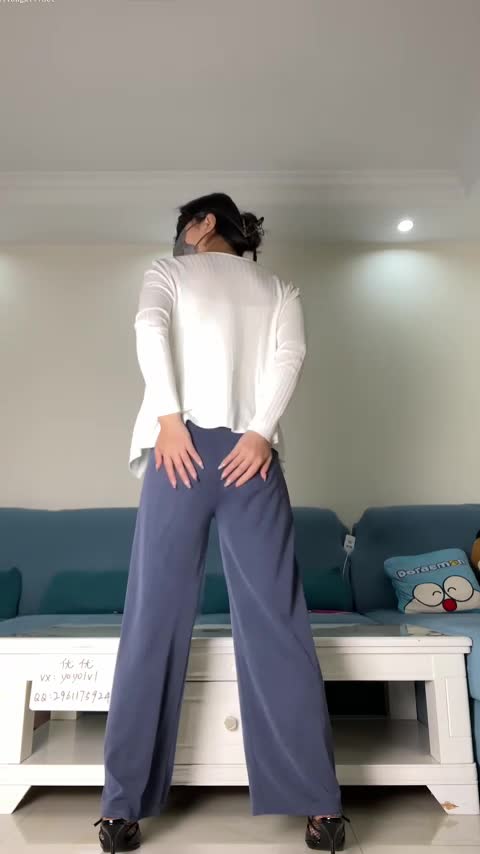 丝袜熟女【优优】私人定制，闲居家服下的淫荡，淫语调教，道具自慰，白浆，熟女控［作者名称］: #优优［特色标签］: #渔网 #淫语 #自慰 #肥臀
