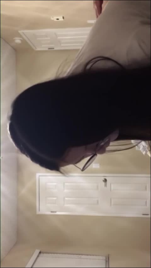 女留学生被男友舔小穴舔的受不了操的捂着嘴不敢大声叫最后口爆颜射一脸［特色标签］: #颜射