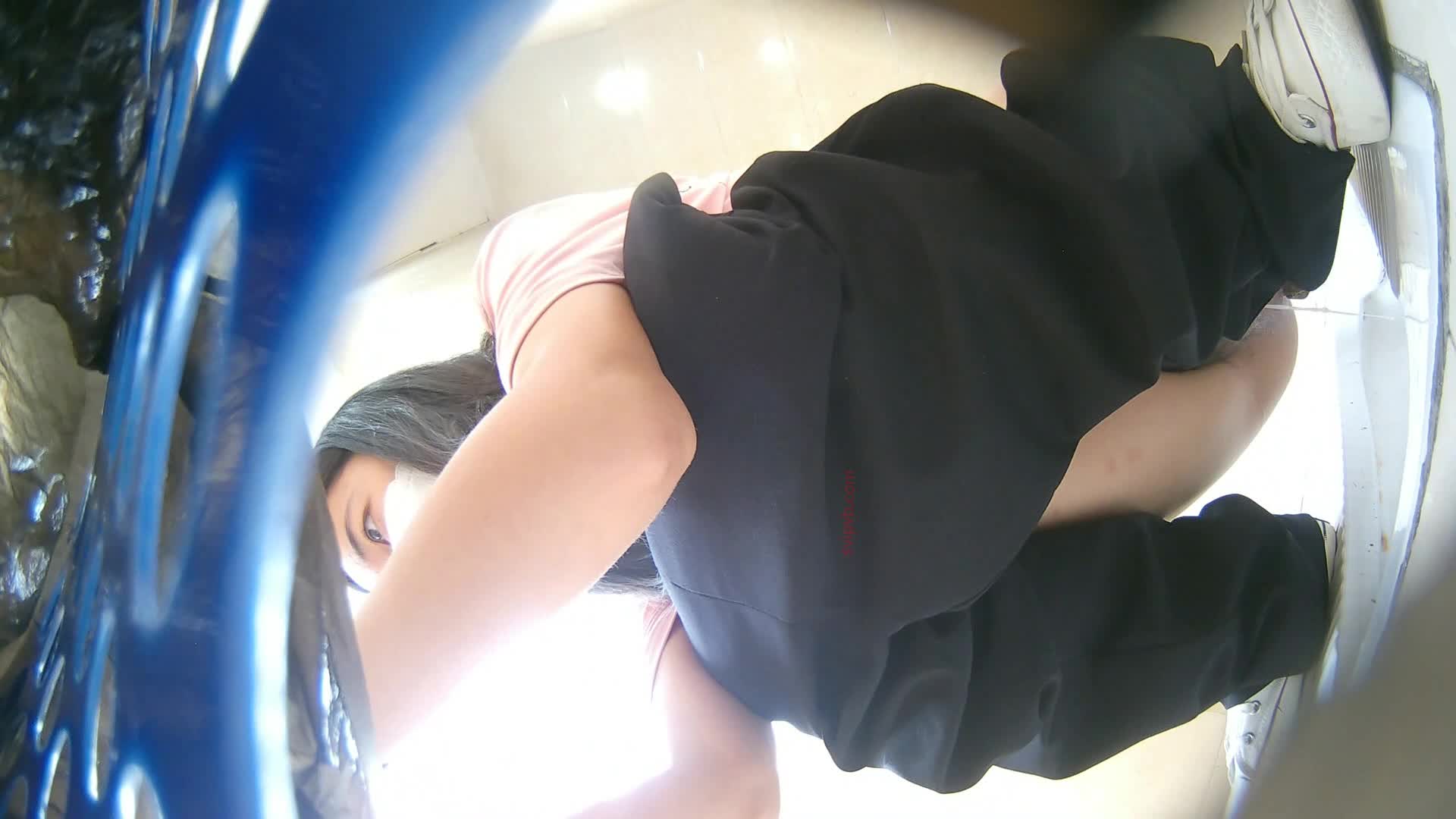 大专女厕全景偷拍多位漂亮的小姐姐嘘嘘 各种极品鲍鱼完美展示