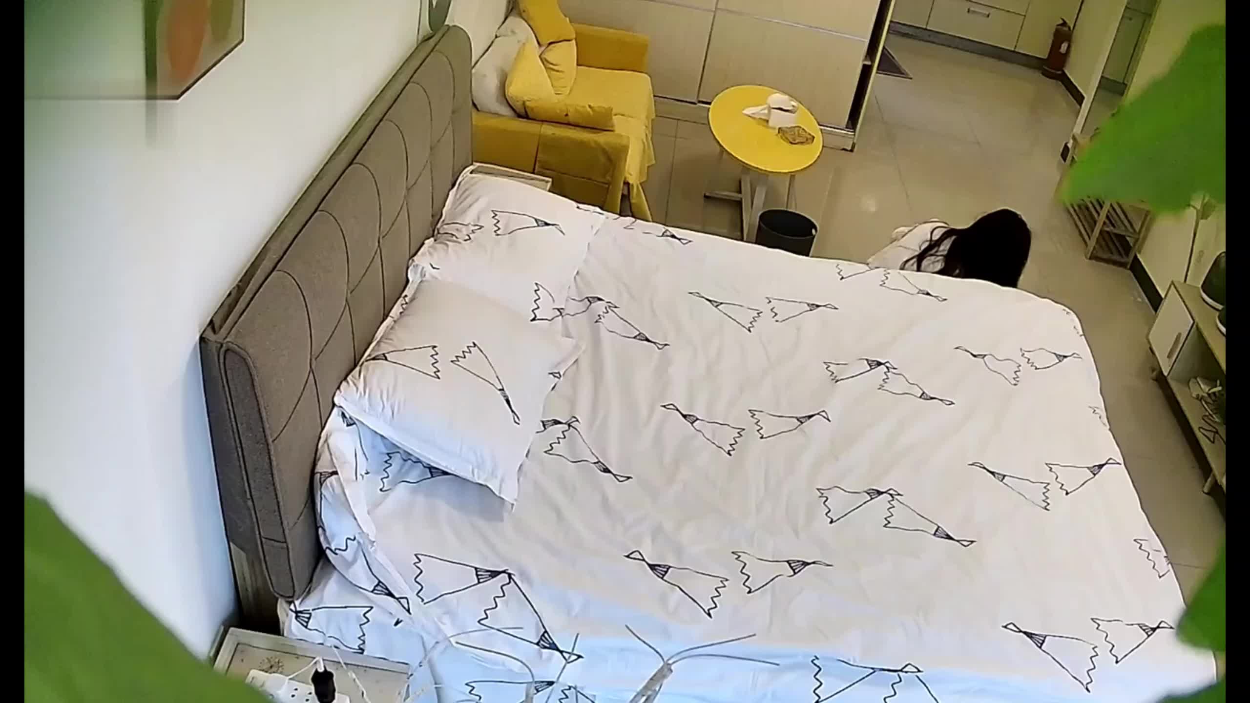 国产针孔偷拍 反差少妇系列    中年大哥约情人风骚少妇打炮 反差母狗美少妇自带多套情趣内衣 先换上黑色情趣内衣丁字内裤诱惑男情人炮友 给男友舔吸鸡吧 舔硬了就自己坐上去用奇痒难忍的骚逼套着硬鸡吧疯狂摇摆套弄缓解逼痒 一边操着逼一边脱掉情趣衣 露出白嫩大奶子 诱惑立刻拉满 一顿疯狂爆插后射出了久违的精液 反差母狗马上又换上另一套白色情趣内衣 接着又干一炮国产针孔偷拍 反差少妇系列    #酒店偷拍 #推荐