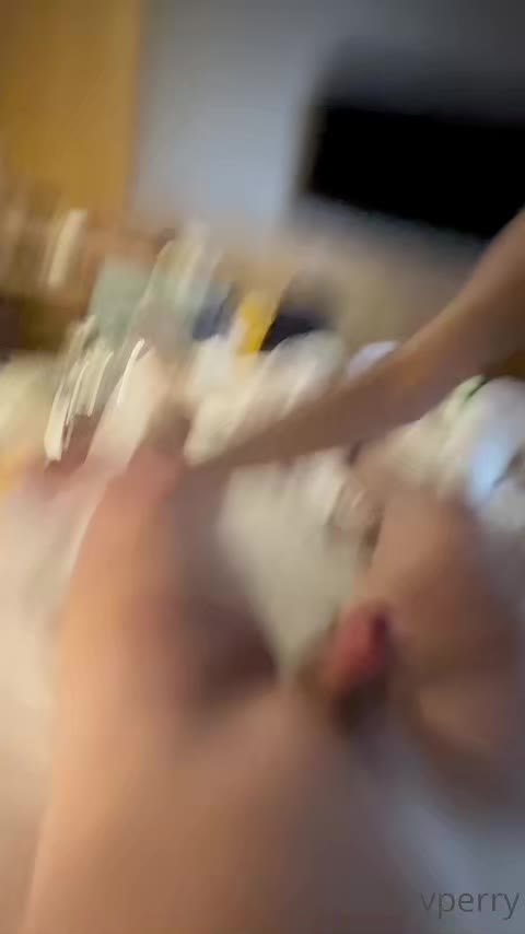 反差婊 推特极品眼镜反差婊【eskyperry】情侣大尺度付费视图泄密流出［作者名称］: #eskyperry［特色标签］: #口交