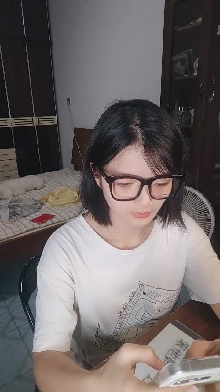 #罗亦可 #萝莉 #裸舞 #露出 #自慰 #反差