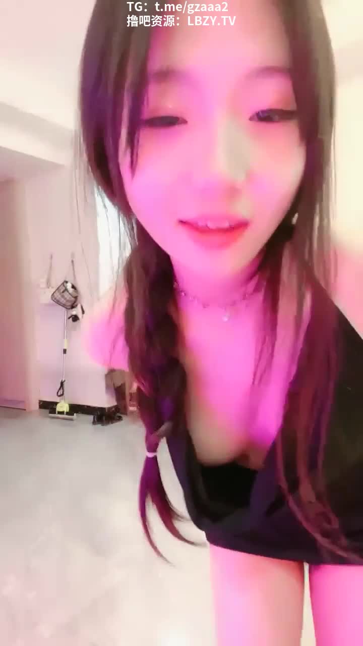 【小妲己萝莉自】【小妲己萝莉自慰伤心的年糕新人！清纯亮丽小学妹下海长相清纯却十分的骚浪趁着爸爸妈妈不在家脱衣来一段表演自慰小骚逼很粉嫩还会喷水！】#高中生