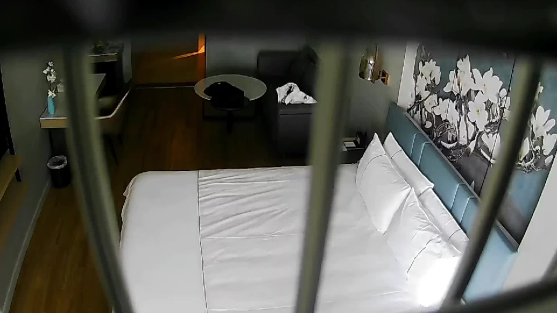 偷拍 绝版酒店反差大学生福利富二代谈了在校女大学生妹子，周末时光必须的深入交流，妹子换上情趣黑丝，甘愿做金主男友的小母狗，最近的学生都发育的极好，又是一对美美的巨乳，被男友随意玩弄，足足干了两炮，还不满足偷拍 绝版酒店反差大学生福利 #酒店偷拍