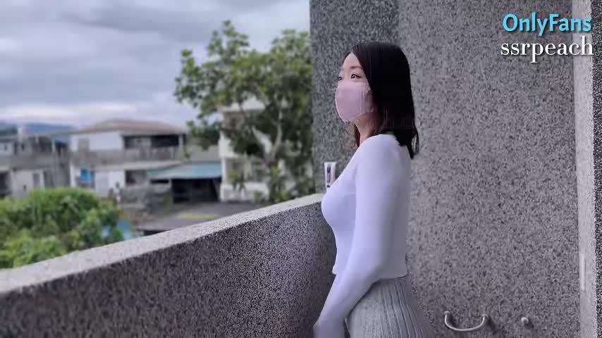 Ellie 身材丰满大翘臀 大白天被小哥在阳台后入猛怼 回房上位骑乘大力抽插 口爆吃精［作者名称］: #Ellie ［特色标签］: #极品身材 #翘臀 #口爆