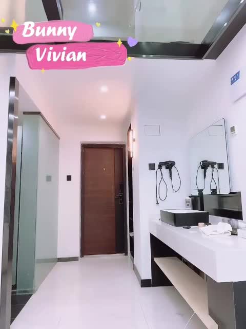 『Vivian』南航空姐淫靡的私生活，抚媚身材制服简直比空姐还有气质，超美肉丝大长腿扶腰后入［作者名称］: #Vivian［特色标签］: #肉丝 #美腿