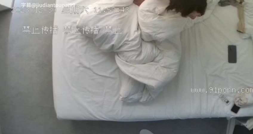 2023-12-30酒店偷拍，主动舔鸡巴，女上位，电动马达小屁股。操的真爽 #酒店偷拍