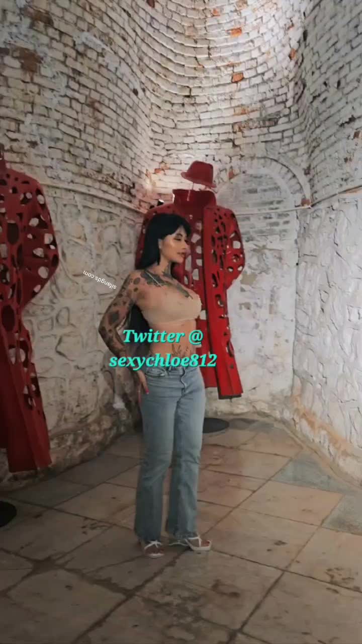 颜值刺青女神【Sexychloe龙猫夫妇】推特高价，各种露脸性爱，一如既往的炸裂［作者名称］: #Sexychloe #龙猫夫妇［特色标签］: #纹身 #极品身材 #口爆