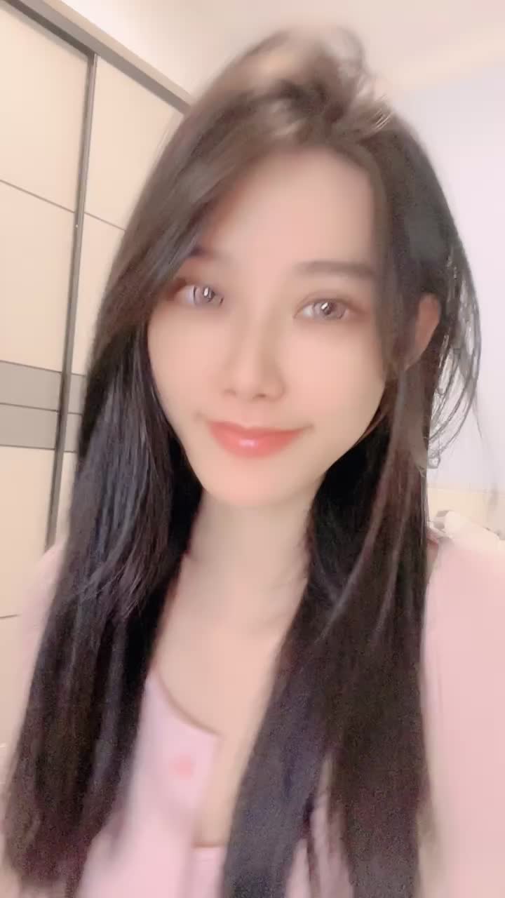 #芊芊粉嫩 #御姐 #自慰 #反差 #精选黄播 来个御姐骚给大家！进群看全集进群点我超高速梯子价格实惠！机场点我！！活动正在进行中详细见置顶哦！！