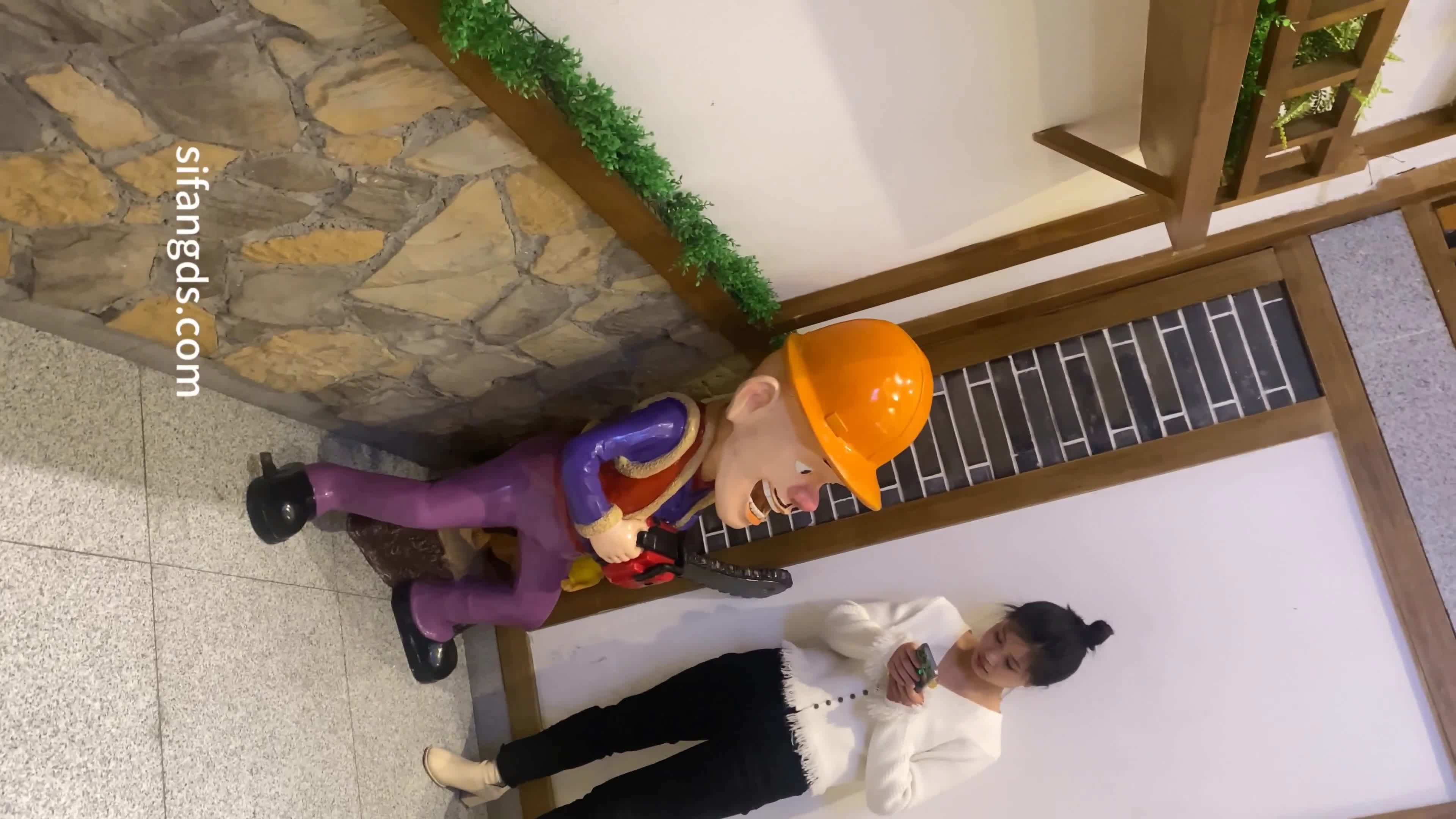 大神潜入办公楼女厕全景偷拍 两位美女同事的极品鲍鱼