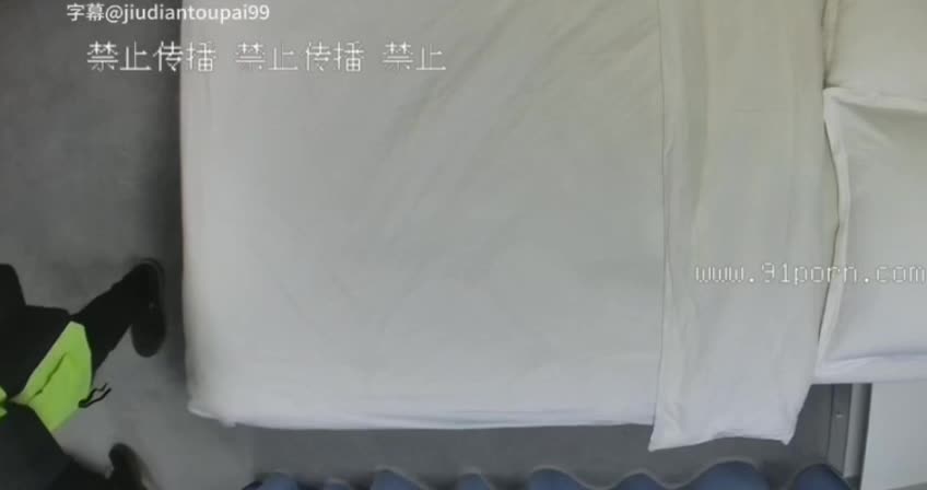 #上帝视角 #酒店偷拍 #偷拍字幕 大屁股穿上丝袜上位猛操有对白，有字幕