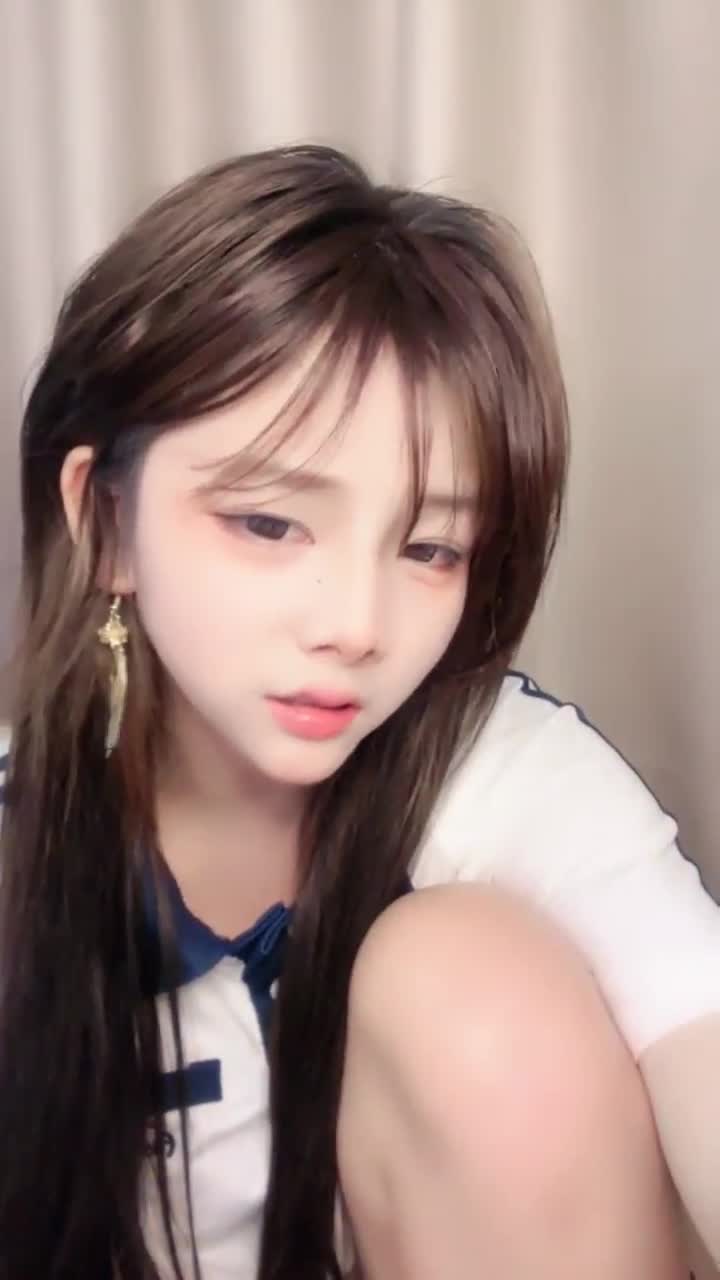#取悦 #萝莉 #自慰 #精选黄播 #反差 可可爱爱的小萝莉你们的最爱！进群看全集进群点我