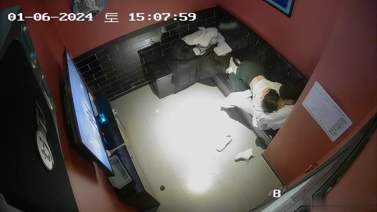 2024六月流出黑客破解网络监控摄像头偷拍 KTV包房学生情侣下午逃课体验性爱的快乐 #酒店偷拍 #推荐