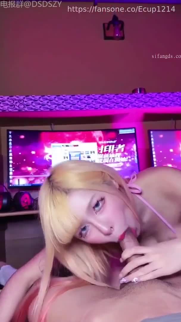 推特 高颜值 台湾爆乳网红【小绮】喜欢cosplay 被强制深喉 网吧啪啪 多种体位 无套内射 付费福利 6 #台湾 #巨乳 #小绮 #网红 #cos