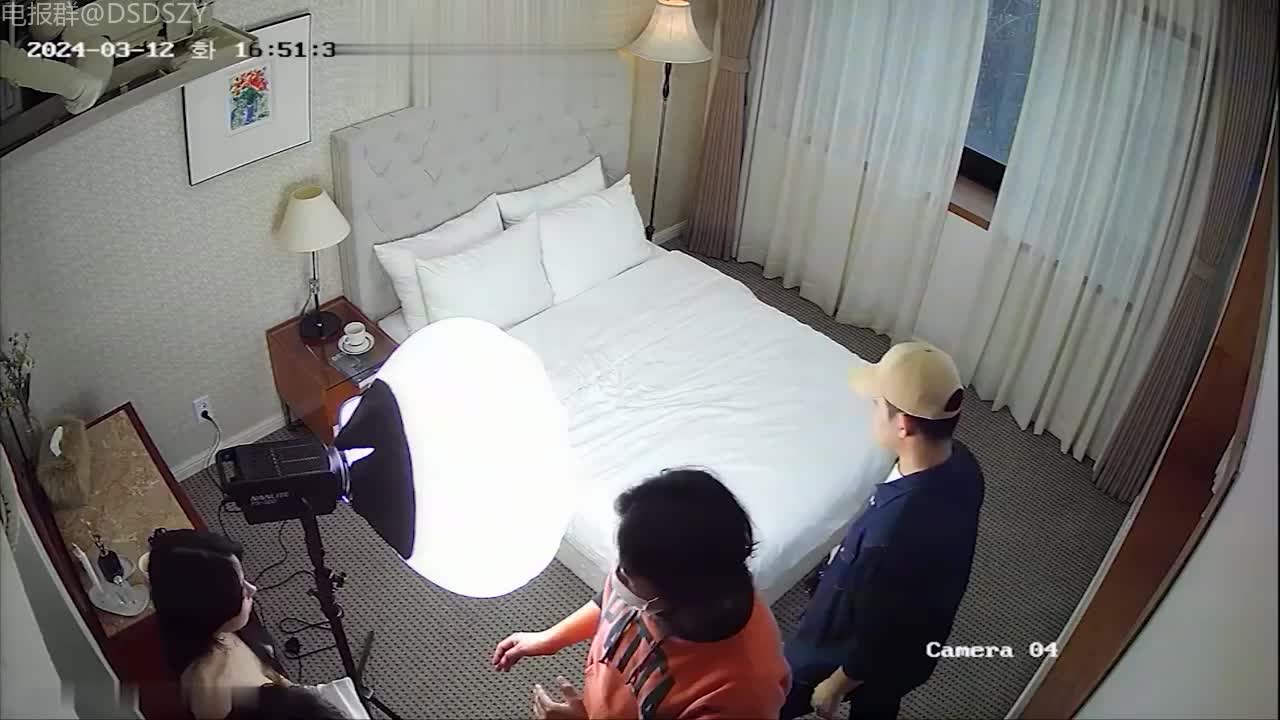 【袋鼠大叔-资源分享】真实现场色情杂质拍摄现场美女搔首弄姿 #写真 #色情杂志 #私拍点击观看其他完整资源‘