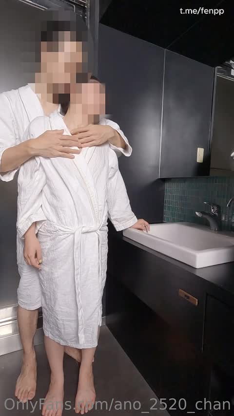 #ano_2520_chan | #潮吹 | #喷水 | #性交 | #指交 | #口交 | #连续潮吹 | #强制高潮 12 分钟竖版短视频 ️ 洗澡前，我站在镜子前 如果一边闻汗味一边口交，头会晕眩，我喷出了很多水，以至于我担心地板2023.08