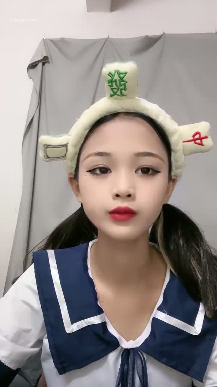 小易的啵啵 #反差 #自慰 #精选黄播 涩涩的表情真不错！进群看全集进群点我超高速梯子价格实惠！机场点我！！活动正在进行中详细见置顶哦！！