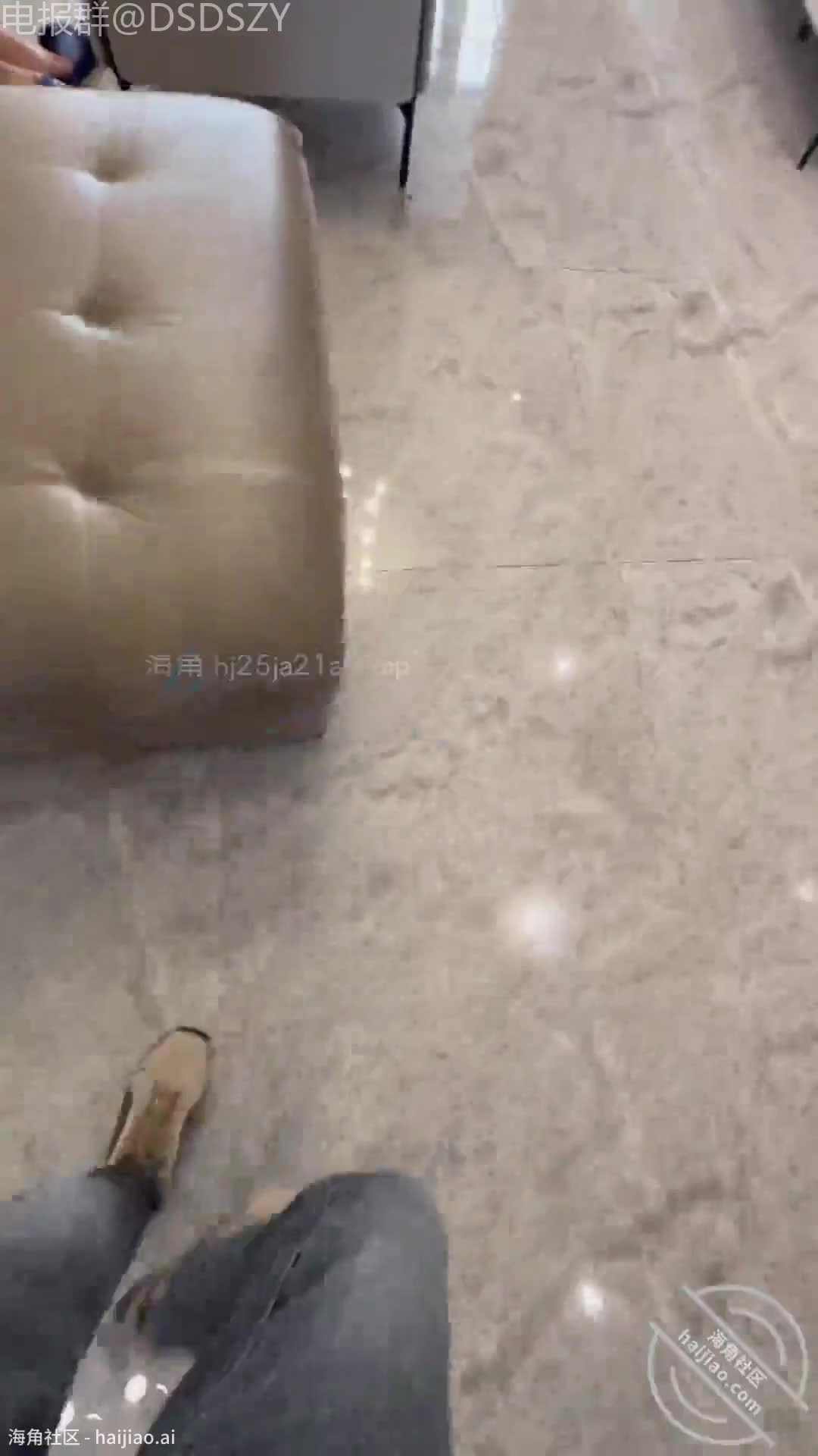 【袋鼠大叔-资源分享】海角 寝取NTR 下楼买水回来看到老婆在被操 被内射还掰开给我说精液好热视频福利 #海角 #海角社区 #NTR #单男 #内射点击观看其他完整资源‘