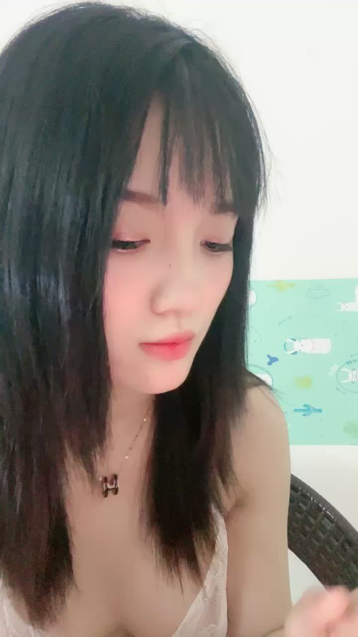 #许伊子 #反差 #精选黄播 还不错的一个妹子骚骚的很可爱！进群看全集进群点我超高速梯子价格实惠！机场点我！！活动正在进行中详细见置顶哦！