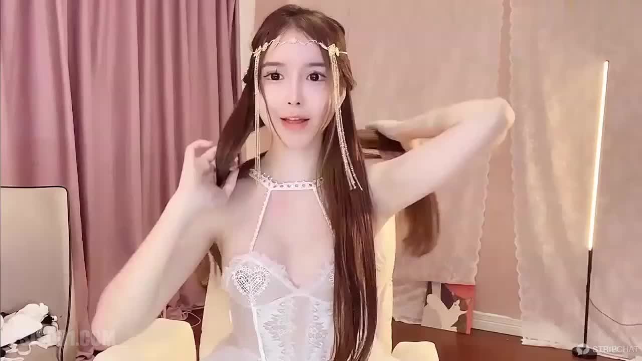 Stripchat】“水水流出来了”超可爱长腿甜心少女「Hahaha」西域公主棒棒插穴，高潮潮吹，阴唇外翻痉挛