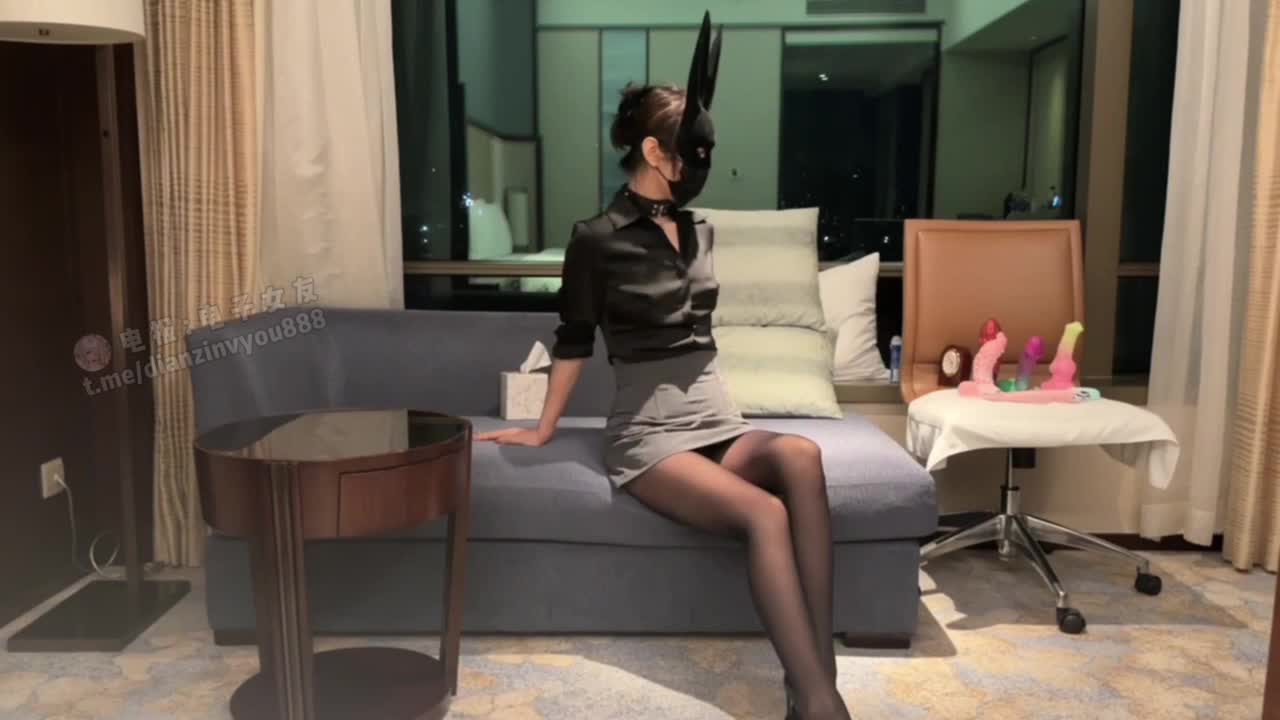 #susie_7777 #推特 #淫妻 #黑丝 #足交 #高跟全网独家 重金自购 真万元定制，推特顶流美腿丝足网黄，金主爸爸线下单约私人订制啪啪自慰视频，美腿丝袜一边做爱一边潮喷，场面极度淫荡重磅核弹第二弹！